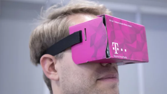 Cardboard-Halter - &copy; Foto: Florian Schuh/dpa-tmn