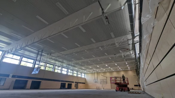 Die Sanierung der Dreifeldhalle in Hohenhausen dauert noch einmal l&auml;nger als geplant. Die Decke ist aber soweit fertig. - &copy; Gemeinde Kalletal