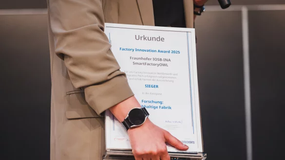 Das Fraunhofer-Institut in Lemgo gewinnt den "Factory Innovation Award" im Bereich Forschung in Hannover. - &copy; Fraunhofer IOSB-INA