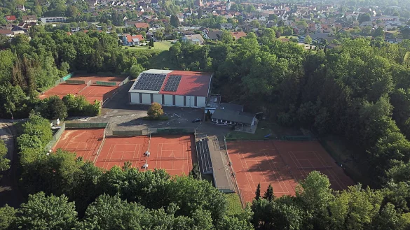 Breit gefächertes Angebot: Auf der Tennisanlage des TC BW Horn fliegen bald nicht nur gelbe Filzbälle, sondern auch Boulekugeln, Dartpfeile, Fuß- und Volleybälle durch die Luft. Ein Kleinspielfeld und einige Spielgeräte sollen noch angeschafft werden.  - © TC BW Horn