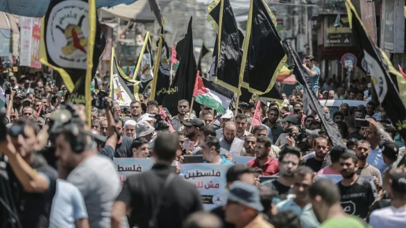 Protest gegen die Ann&auml;herung zwischen Israel und den Vereinigten Arabischen Emiraten im Gzastreifen. - &copy; Mohammed Talatene/dpa