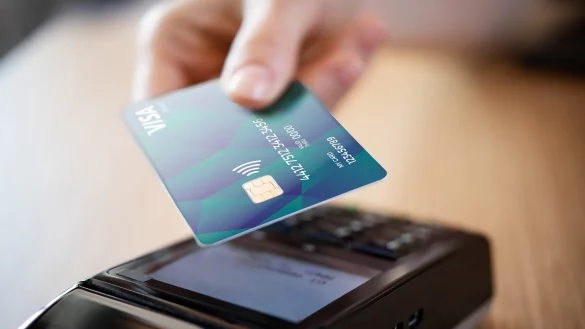 Die Sozialkarte f&uuml;r Gefl&uuml;chtete wird ab Mitte des Monats an die ersten Menschen, die in Lippe untergekommen sind, ausgegeben. - &copy; Publk GmbH