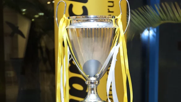 Der Pokal für das Männerturnier. - © Sebastian Lucas