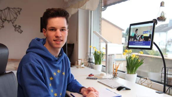 Tim Malte Kr&uuml;gler ist als Mitglied des europ&auml;ischen Jugendparlaments ausgew&auml;hlt worden und will sich bei der Sitzung in Zypern einbringen. Notfalls findet die Veranstaltung online statt. - &copy; Nadine Uphoff