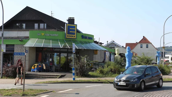 Wird modernisiert: Edeka Brinkmann schlie&szlig;t am Donnerstagabend f&uuml;r rund sechs Wochen. Das Gesch&auml;ft wird grundlegend modernisiert und um die ehemaligen R&auml;ume der Gemeindeb&uuml;cherei erweitert. - &copy; Thomas Dohna