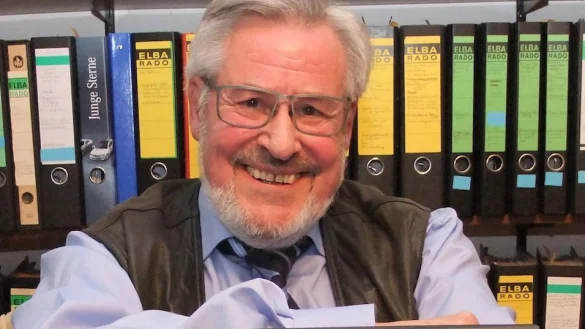 Im persönlichen Archiv: Horst Paulussen war bis 1999 Kurdirektor in Bad Meinberg. Heute füllt er für eine Familien- und Schachchronik im Keller Ordner um Ordner. - © Axel Bürger