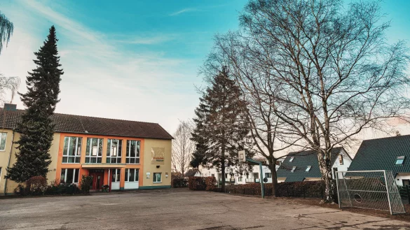 Die Stadt m&ouml;chte die Container auf dem Schulhof der Grundschule Hiddesen aufstellen. - &copy; Torben Gocke