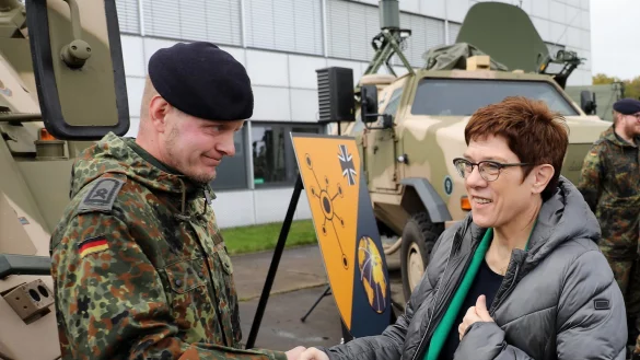 Kramp-Karrenbauer - &copy; Foto: Oliver Berg/dpa