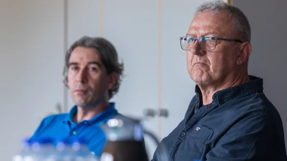 &nbsp;Ermittlungsleiter Thorsten Stiffel (links) und sein Aktenf&uuml;hrer Norbert Freier &auml;u&szlig;ern sich zum ersten Mal zu der Ermittlungsarbeit der vergangenen Monate. - &copy; Jannik Stodiek