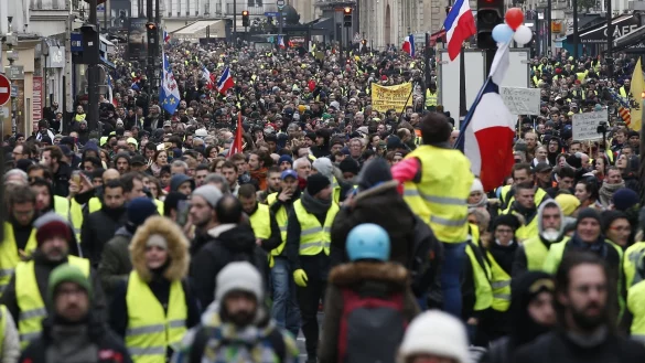 Massenprotest - &copy; Foto: Thibault Camus/AP/dpa