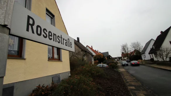 Die Rosenstra&szlig;e wird demn&auml;chst aufgebuddelt. Hier ist der Mischwasserkanal marode. Er soll durch eine getrennte Kanalisation ersetzt werden. Neben neuen Leitungen wird auch die Stra&szlig;e erneuert. Foto: Jens Rademacher - &copy; Jens Rademacher