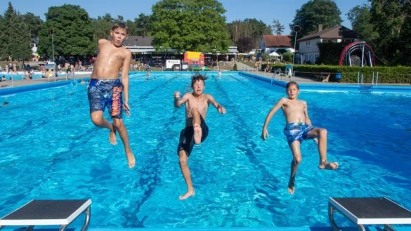 Fun im Freibad Schwarzenbrink ist ab Samstag trotz Corona m&ouml;glich.&nbsp; - &copy; Archivbild: Raphael Bartling