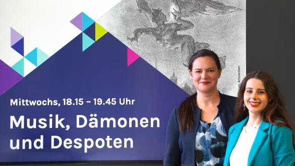 Melissa Korbmacher (rechts) und Dr. Anna Ricke sind Musikwissenschaftlerinnen am Musikwissenschaftlichen Seminar der HfM Detmold/Uni Paderborn und haben die Ringvorlesung organisiert. - © Venezia Fröscher-Cifolelli