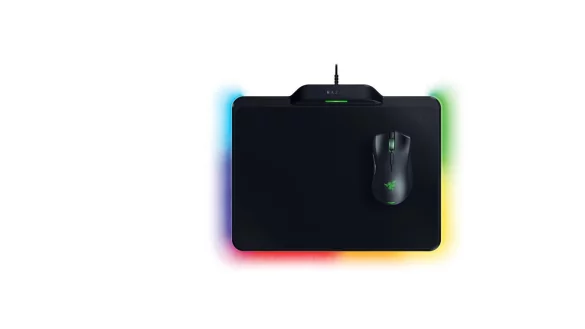 Maus und Mauspad von Razer - &copy; Foto: Razer/dpa-tmn