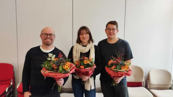 Felix Rullmann (links) gibt den Vorsitz der Kreis-Jusos an Lena Obermann (Mitte) ab. Torsten Rauch bleibt Stellvertreter. - &copy; Jusos Lippe