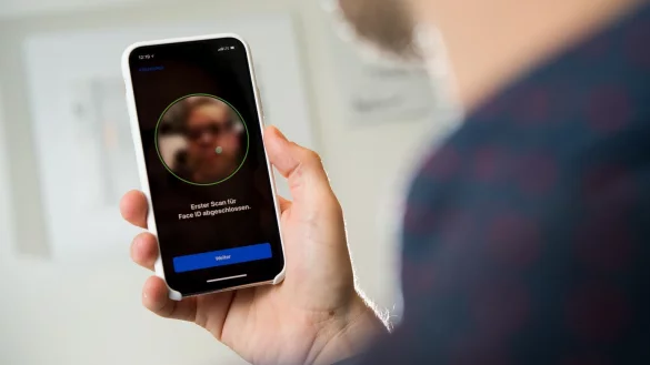 Gesichtserkennung an einem iPhone - &copy; Foto: Franziska Gabbert