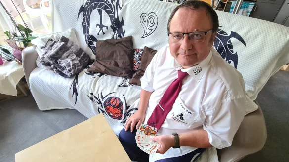 Der Lemgoer Gregor Zinke ist Richter am internationalen Skatgericht. - &copy; Nadine Uphoff