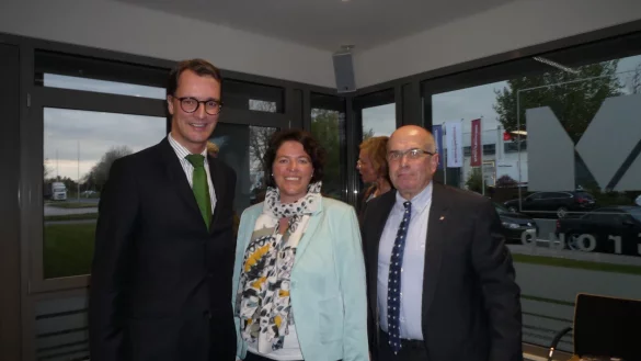 Fordern Impulse: die Abgeordneten Walter Kern (rechts) und Hendrik Wüst mit Lippes CDU-Chefin Kerstin Vieregge. - © privat