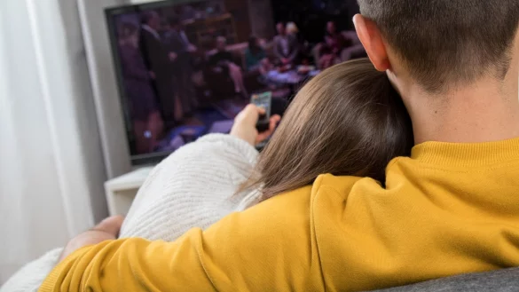 Paar vor dem Fernseher - &copy; Foto: Christin Klose/dpa-tmn