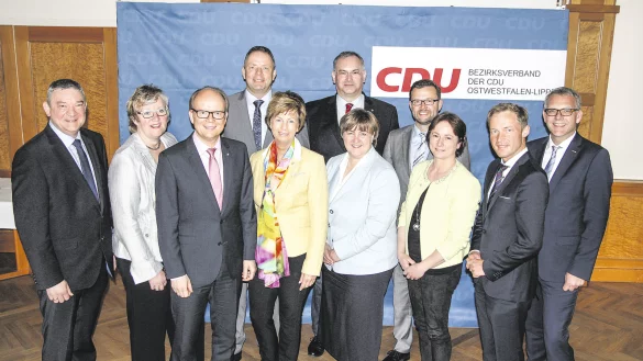 Christian Bobka, Heike Görder, André Kuper, Matthias Göken, Kirstin Korte, Ralf Nettelstroth, Birgit Ernst, Raphael Tigges, Bianca Winkelmann, Daniel Sieveke und Klaus Oehler (v. l.). Es fehlen: Vinzenco Copertino, Walter Kern und Bernhard Hoppe-Biermeier. - © Matthias Bungeroth