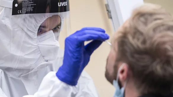 Nasenabstrich - &copy; Foto: Marius Becker/dpa