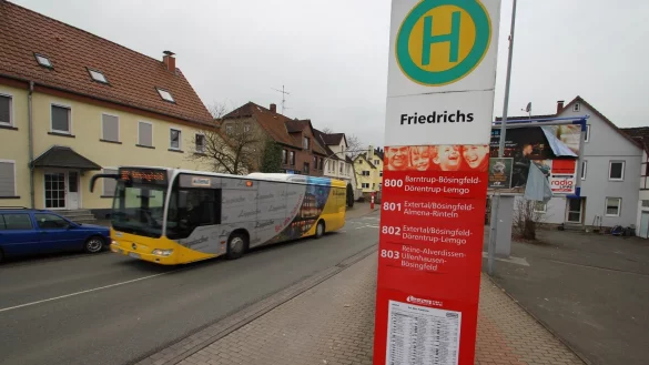 Der Umbau der Bushaltestelle &bdquo;Friedrichs" in B&ouml;singfeld ist vorerst zur&uuml;ckgestellt. Er w&uuml;rde sich mit dem Ausbau des Hackemackwegs bei&szlig;en. - &copy; Jens Rademacher
