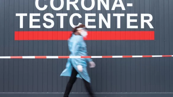 Corona-Testcenter - &copy; Foto: Sebastian Kahnert/dpa-Zentralbild/dpa