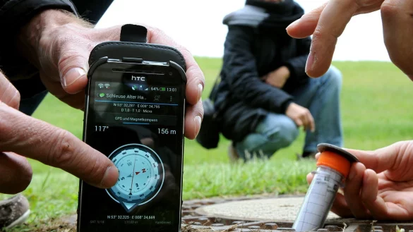 Geocaching - &copy; Foto: Ingo Wagner/dpa