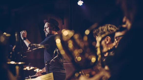 Max Mutzke kommt mit der SWR Big Band nach Bad Salzuflen. - &copy; Lena Semmelroggen