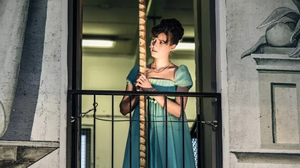 Die junge F&uuml;rstin Pauline muss sich entscheiden, ob sie einen Mann heiraten will, den sie gar nicht mag. Annina Olivia Battaglia aus dem Opernstudio spielt die junge Pauline. - &copy; Landestheater Detmold / Marc Lontzek