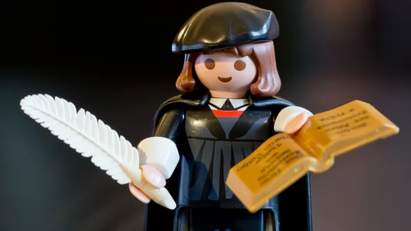 Der Reformator als Playmobil-Figur: Martin Luther befl&uuml;gelt zurzeit die Spiele- und Spielzeug-Produzenten. - &copy; dpa