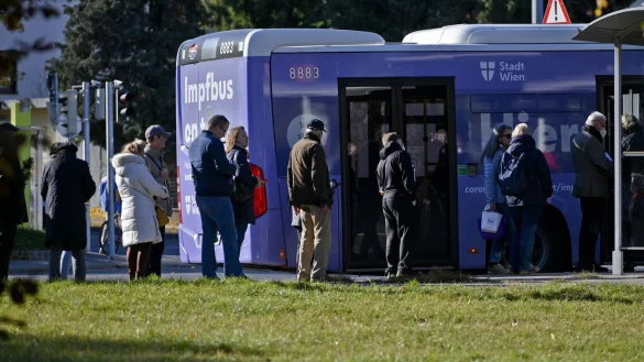 Impfbus in &Ouml;sterreich - &copy; Foto: Herbert Neubauer/APA/dpa