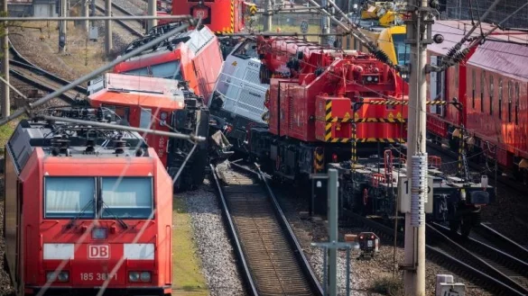 Zugunfall - &copy; Foto: Moritz Frankenberg/dpa