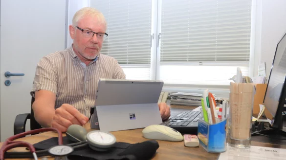 Der B&uuml;nder Allgemeinmediziner Bruno Weil fordert eine wissenschaftliche Begleitung der Antik&ouml;rpertestung. - &copy; Susanne Barth