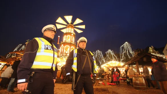 Viele Polizeieinsatzkr&auml;fte sind vor Ort. - &copy; Vera Gerstendorf-Welle