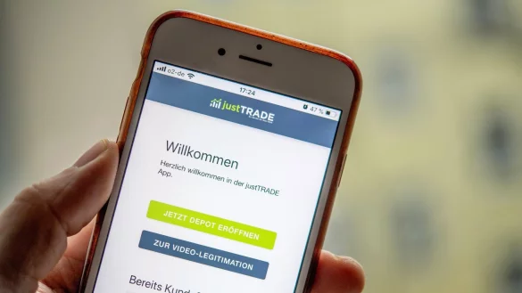 Smartphone - &copy; Foto: Zacharie Scheurer/dpa-tmn