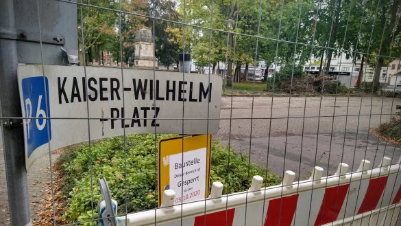 Ein gro&szlig;er Teil der Parkpl&auml;tze am Gericht ist gesperrt. - &copy; Yvonne Glandien