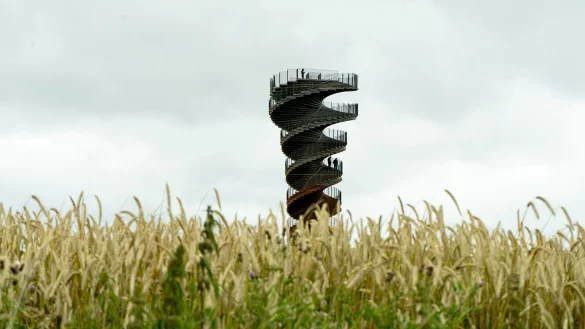 Plattform mit viel Aussicht - &copy; Foto: Mette Berg/dpa-tmn