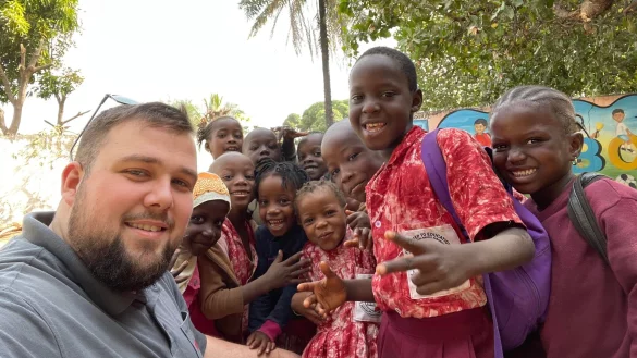 Fabian Hoheisel war f&uuml;r "Elektriker ohne Grenzen" in Gambia. Dort hat der 25-j&auml;hrige Detmolder geholfen, Trinkwasserbrunnen f&uuml;r Schulen in Betrieb zu nehmen. - &copy; Janet K&ouml;nig