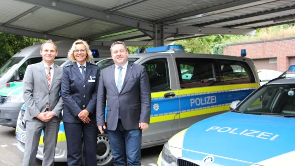 (von links) Kripo-Chef Kriminaloberrat Matthias Brand, Polizeidirektorin Margit Picker und Beh&ouml;rdenleiter Landrat Dr. Axel Lehmann haben am Dienstag die Neuerungen vorgestellt. - &copy; Astrid Sewing