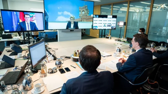 Beratungen von Bund und L&auml;ndern - &copy; Foto: Bernd von Jutrczenka/dpa Pool/dpa