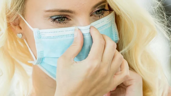 Gesichtshautpflege in Corona-Zeiten - &copy; Foto: Christin Klose/dpa-tmn