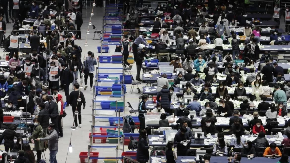 Parlamentswahl in S&uuml;dkorea - &copy; Foto: Ahn Young-Joon/AP/dpa