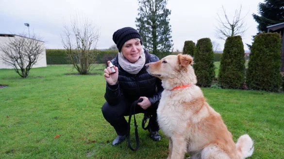 Hundetrainerin Melanie R&auml;ker gibt Tipps. - &copy; Lorraine Brinkmann