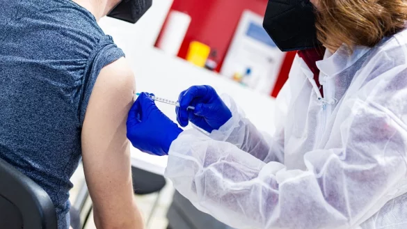 Corona-Impfungen - &copy; Foto: Moritz Frankenberg/dpa