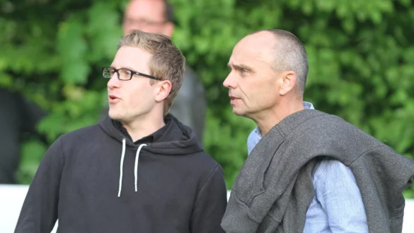 Vorsitzender Ulrich K&uuml;kenh&ouml;hner (rechts) mit Toni Kn&ouml;fel aus der ersten Mannschaft. - &copy; Sebastian Lucas