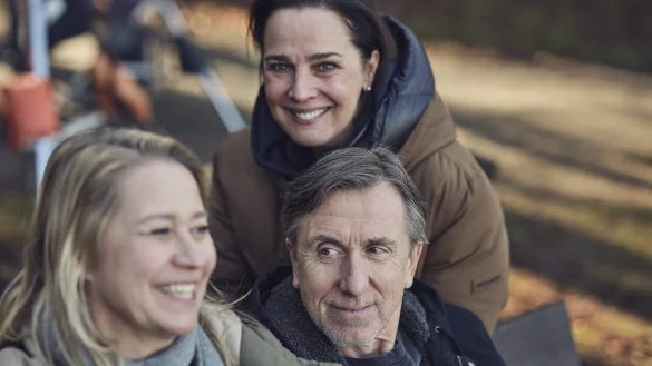 Trine Dyrholm, Tim Roth und Désirée Nosbusch in einer Drehpause. - © Markus Jans/Filmweltverleihagentur
