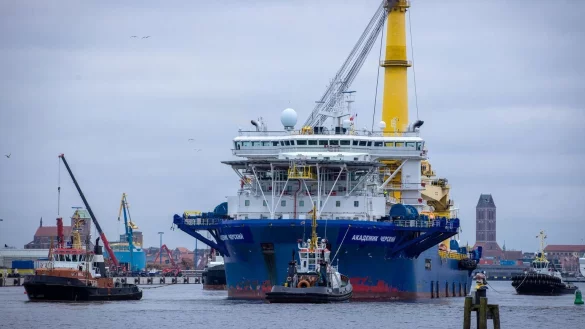 Russisches Verlegeschiff "Akademik Tscherski" - &copy; Foto: Jens Bttner/dpa-Zentralbild/dpa