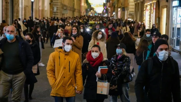 Einkaufsstra&szlig;e in Rom - &copy; Foto: Andrew Medichini/AP/dpa