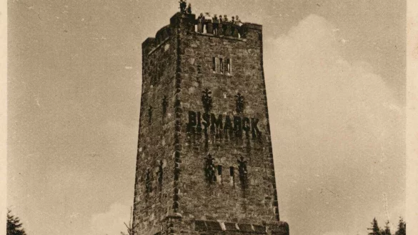 Ein historische und undatierte Aufnahme des Bismarckturms in Wüsten. - © Stadtarchiv Bad Salzuflen